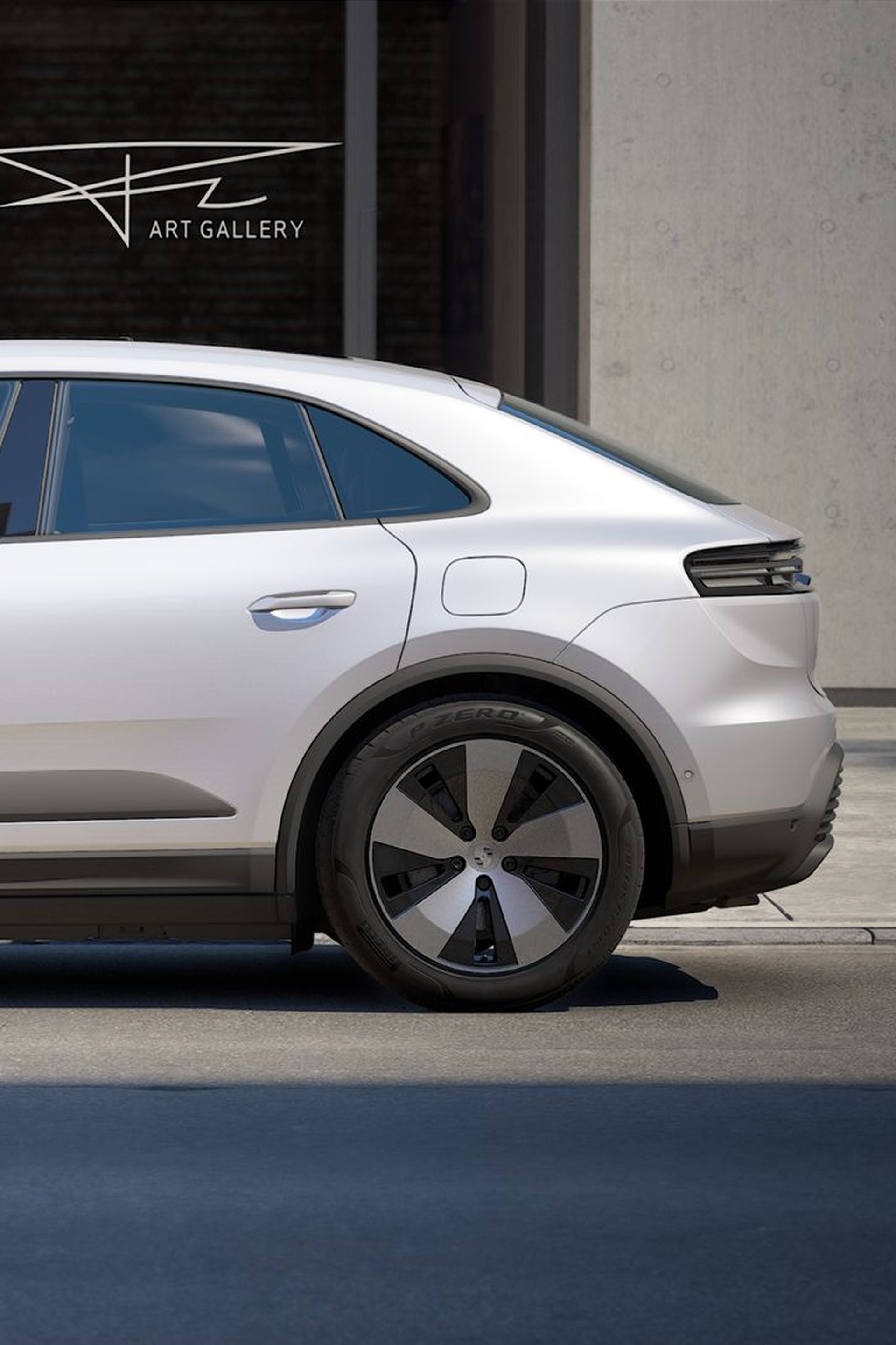 Porsche Macan 4 Ice Grey Metallic -profiilissa, joka on pysäköity nykyaikaisen arkkitehtuurin edessä ja jossa on tyylikkäitä sivulinjoja turbiinin suunnittelupyöriin.